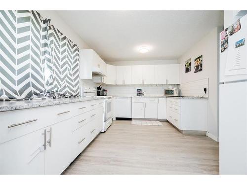 9832 81 Avenue, Grande Prairie, AB - Indoor Photo Showing Kitchen