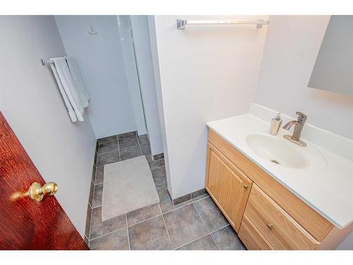 9740 71 Avenue, Grande Prairie, AB - Indoor Photo Showing Bathroom