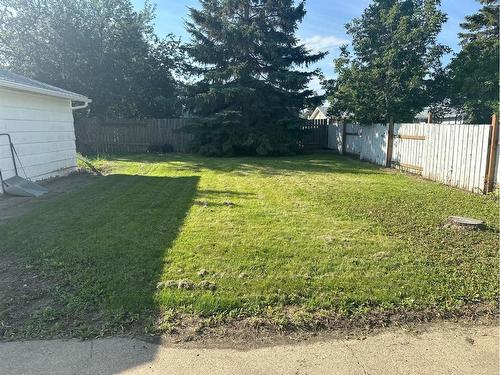 9713 83 Avenue, Peace River, AB - Outdoor