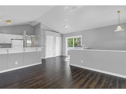 6401 91 Street, Grande Prairie, AB - Indoor Photo Showing Kitchen