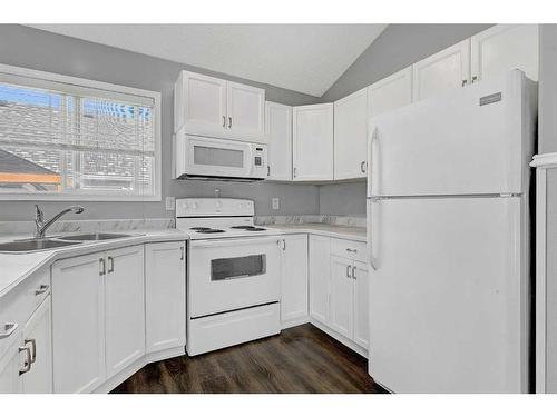 6401 91 Street, Grande Prairie, AB - Indoor Photo Showing Kitchen With Double Sink