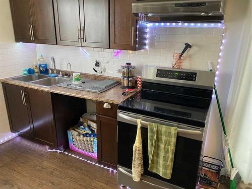 4613 50 Street, Rycroft, AB - Indoor Photo Showing Kitchen With Double Sink