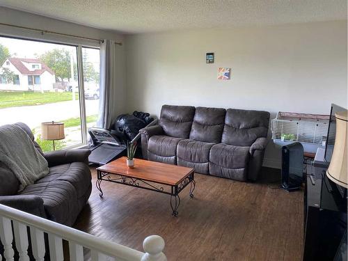 4613 50 Street, Rycroft, AB - Indoor Photo Showing Living Room