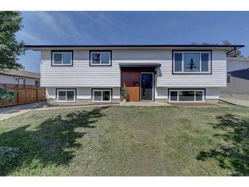 9736 117 Avenue, Grande Prairie, AB - Outdoor