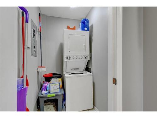 101-11230 104 Avenue, Grande Prairie, AB - Indoor Photo Showing Laundry Room