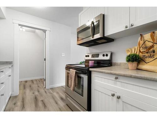 4101-7201 Poplar Drive, Grande Prairie, AB - Indoor Photo Showing Kitchen