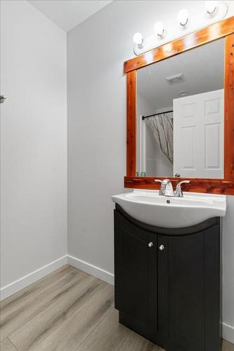 4101-7201 Poplar Drive, Grande Prairie, AB - Indoor Photo Showing Bathroom