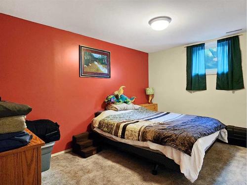 11325 Leonard Street, Grande Cache, AB - Indoor Photo Showing Bedroom