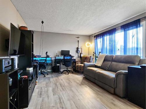 11325 Leonard Street, Grande Cache, AB - Indoor Photo Showing Living Room