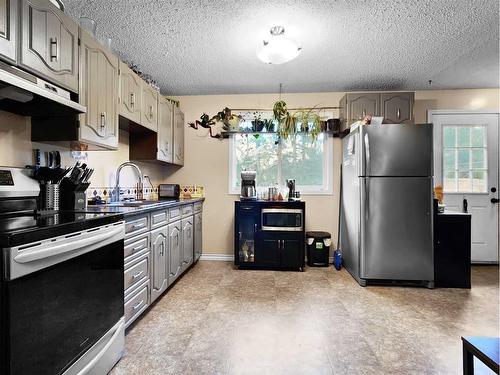 11325 Leonard Street, Grande Cache, AB - Indoor Photo Showing Kitchen