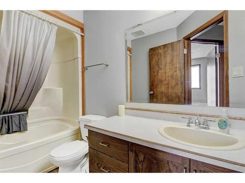 8930 103 Avenue, Grande Prairie, AB - Indoor Photo Showing Bathroom