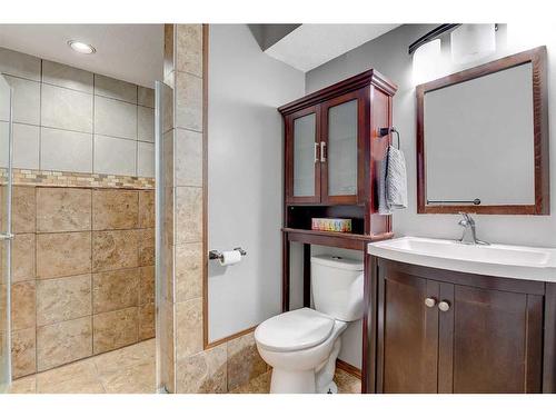 8930 103 Avenue, Grande Prairie, AB - Indoor Photo Showing Bathroom