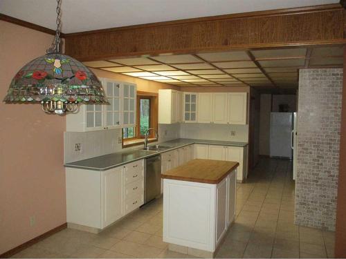 832068 Rge Rd 233, Rural Peace No. 135, M.D. Of, AB - Indoor Photo Showing Kitchen With Double Sink