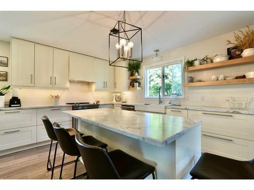 9712 85 Avenue, Peace River, AB - Indoor Photo Showing Kitchen With Upgraded Kitchen