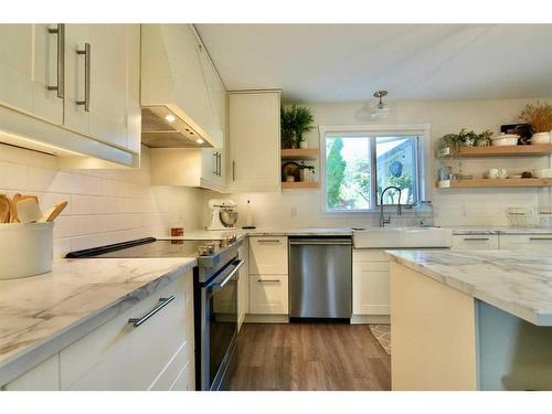 9712 85 Avenue, Peace River, AB - Indoor Photo Showing Kitchen With Upgraded Kitchen