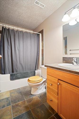 10409 121 Avenue, Grande Prairie, AB - Indoor Photo Showing Bathroom