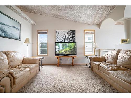 10409 121 Avenue, Grande Prairie, AB - Indoor Photo Showing Living Room