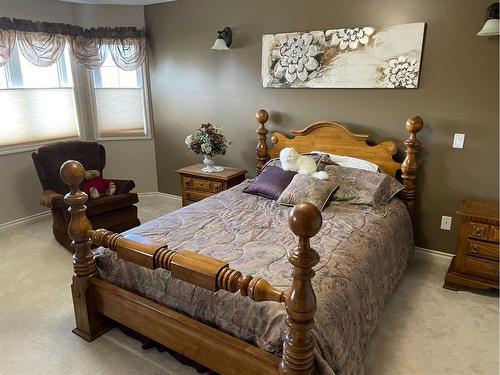 11207 110 Ave. Close, Fairview, AB - Indoor Photo Showing Bedroom