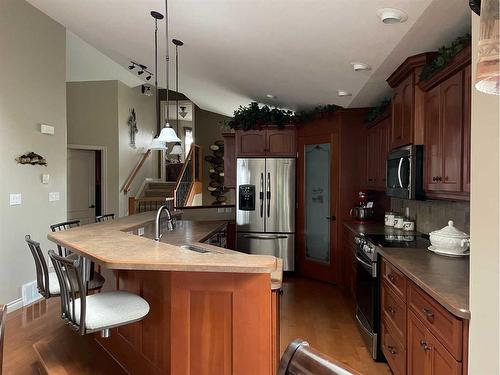 11207 110 Ave. Close, Fairview, AB - Indoor Photo Showing Kitchen