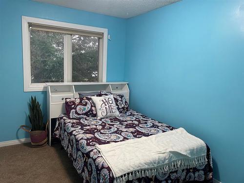 11832 104 Ave Avenue West, Fairview, AB - Indoor Photo Showing Bedroom