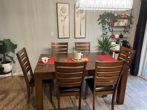 11832 104 Ave Avenue West, Fairview, AB - Indoor Photo Showing Dining Room