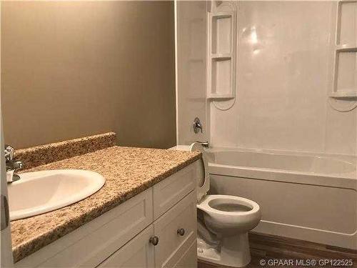 5215 52 Street, Valleyview, AB - Indoor Photo Showing Bathroom