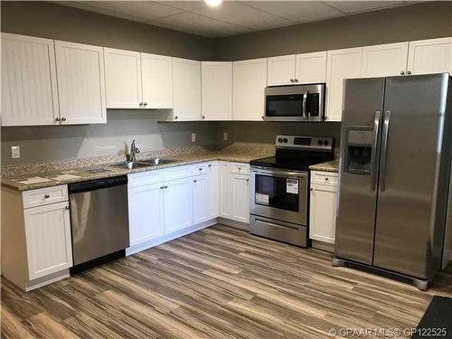 5215 52 Street, Valleyview, AB - Indoor Photo Showing Kitchen With Double Sink