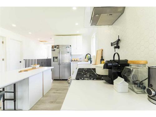 10901 105 Avenue, Fairview, AB - Indoor Photo Showing Kitchen