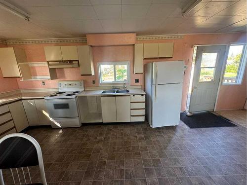 5108 48 Street, Girouxville, AB - Indoor Photo Showing Kitchen