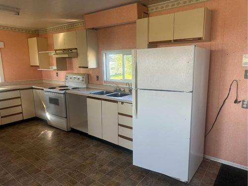 5108 48 Street, Girouxville, AB - Indoor Photo Showing Kitchen With Double Sink