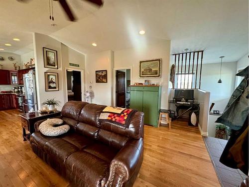 13502-790 Township Road, Rural Saddle Hills County, AB - Indoor Photo Showing Living Room