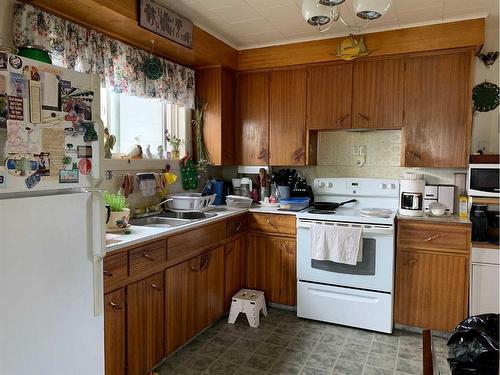 4807 O'Brien Drive, High Prairie, AB - Indoor Photo Showing Kitchen With Double Sink