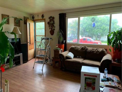 4807 O'Brien Drive, High Prairie, AB - Indoor Photo Showing Living Room