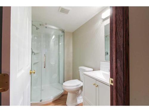 151 Pinnacle Way, Grande Prairie, AB - Indoor Photo Showing Bathroom