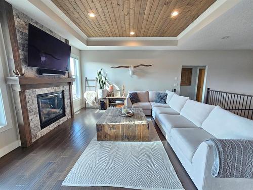 80-600490 704 Road, Rural Grande Prairie No. 1, County Of, AB - Indoor Photo Showing Living Room With Fireplace