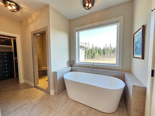 80-600490 704 Road, Rural Grande Prairie No. 1, County Of, AB - Indoor Photo Showing Bathroom