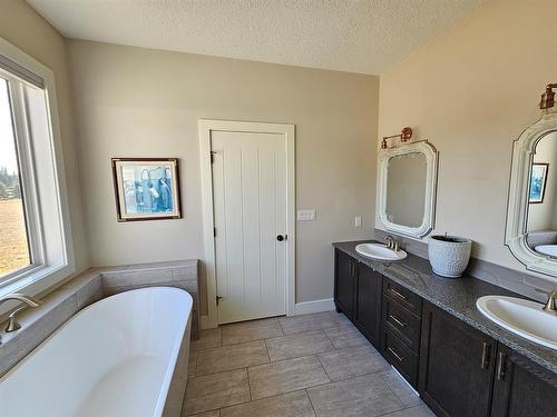 80-600490 704 Road, Rural Grande Prairie No. 1, County Of, AB - Indoor Photo Showing Bathroom