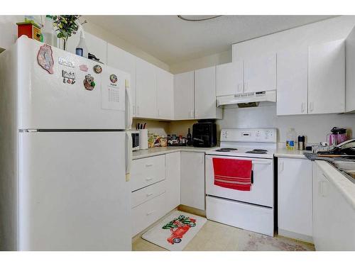 103C-11018 106 Avenue, Grande Prairie, AB - Indoor Photo Showing Kitchen