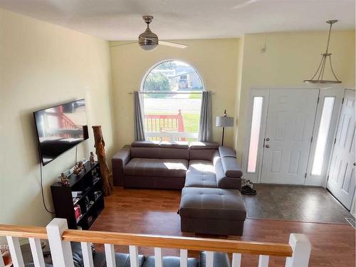 4503 50 Street, Rycroft, AB - Indoor Photo Showing Living Room