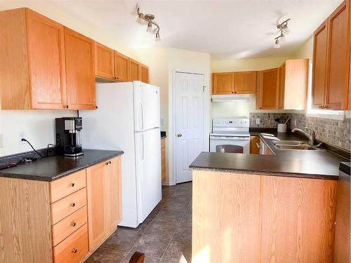 4503 50 Street, Rycroft, AB - Indoor Photo Showing Kitchen With Double Sink