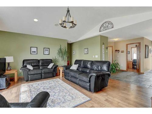 95051 Township Rd 722, Beaverlodge, AB - Indoor Photo Showing Living Room