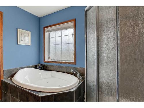 95051 Township Rd 722, Beaverlodge, AB - Indoor Photo Showing Bathroom