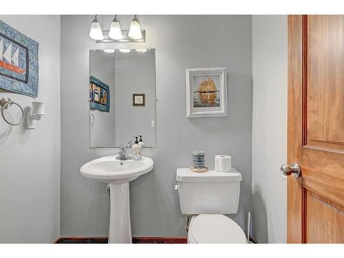 95051 Township Rd 722, Beaverlodge, AB - Indoor Photo Showing Bathroom