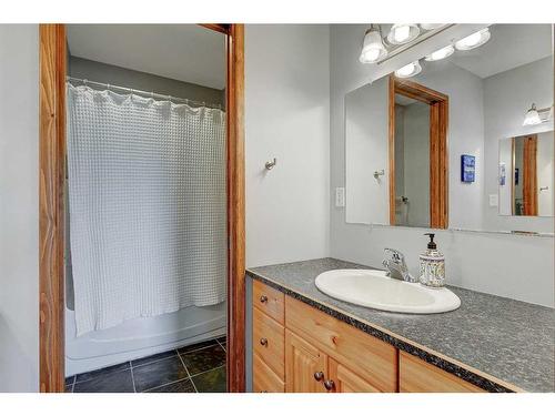 95051 Township Rd 722, Beaverlodge, AB - Indoor Photo Showing Bathroom