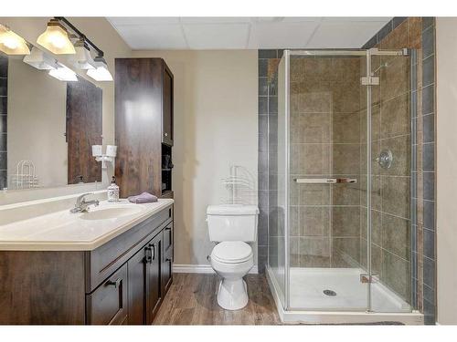 95051 Township Rd 722, Beaverlodge, AB - Indoor Photo Showing Bathroom