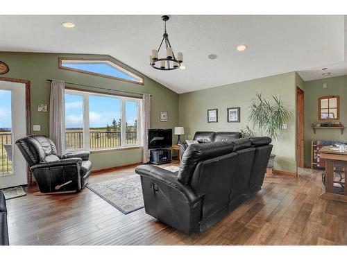 95051 Township Rd 722, Beaverlodge, AB - Indoor Photo Showing Living Room