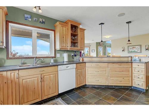 95051 Township Rd 722, Beaverlodge, AB - Indoor Photo Showing Kitchen With Double Sink