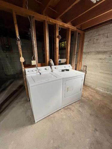 103061 Township Road 722 Pt Of Nw-9-72-10-W6, Beaverlodge, AB - Indoor Photo Showing Laundry Room