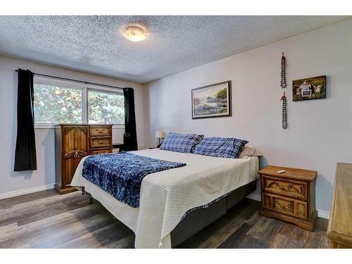 12418 95 Street, Grande Prairie, AB - Indoor Photo Showing Bedroom