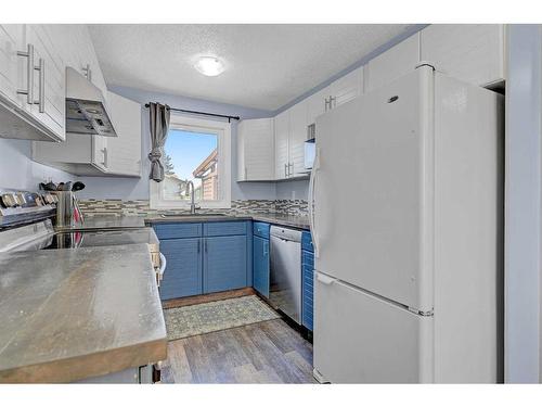 12418 95 Street, Grande Prairie, AB - Indoor Photo Showing Kitchen